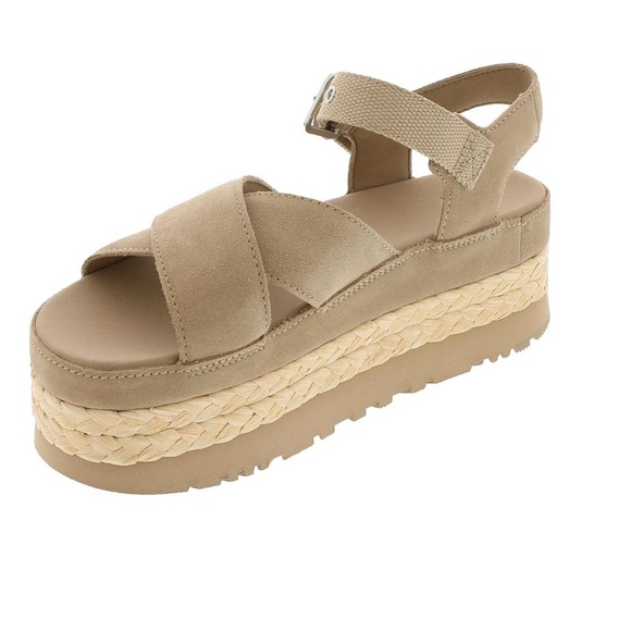 🆕 UGG Womens Aubrey Ankle Strap
Platform Sandal Shoes Sand Color Size 9.5 - Picture 1 of 15